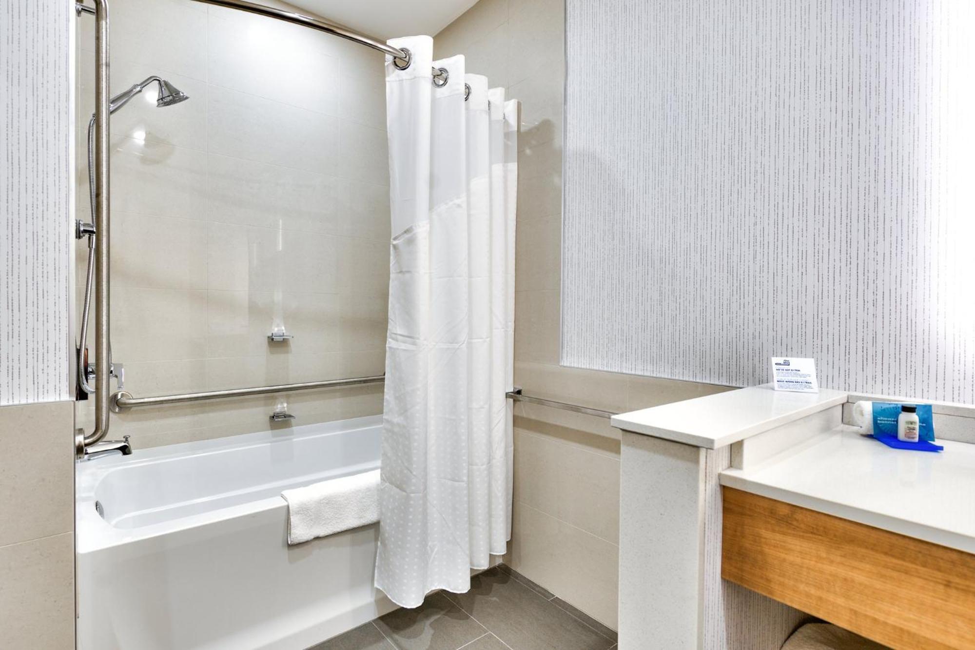 Holiday Inn Express & Suites - Trois Rivieres Ouest By Ihg Ngoại thất bức ảnh
